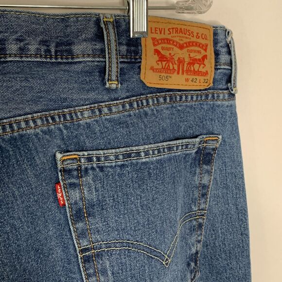 Levis Mens 505 Jeans 42 x 32 Red Tab Medium Wash Straight Leg - Picture 12 of 12